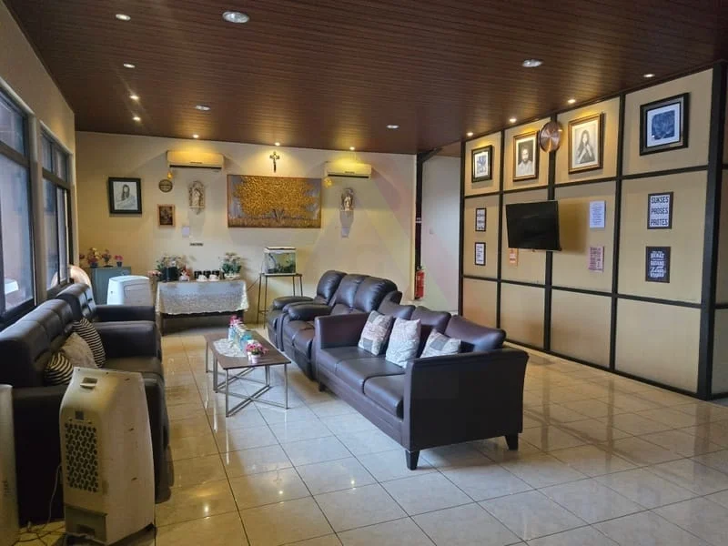 Ruang Tamu dan Lounge Konsultasi Klien
